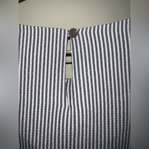 Monteau Los Angeles Striped Ruffle Sleeve Top Size Small - Picture 3 of 9